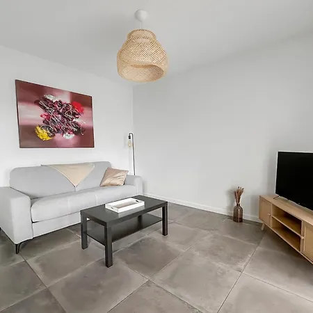 Detente Et Modernite Aux Portes De Pau * Idron
