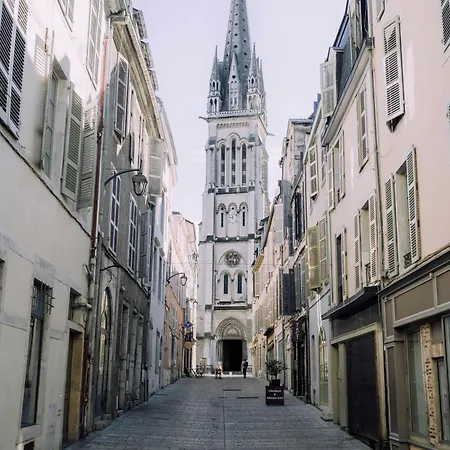 Detente Et Modernite Aux Portes De Pau * Idron